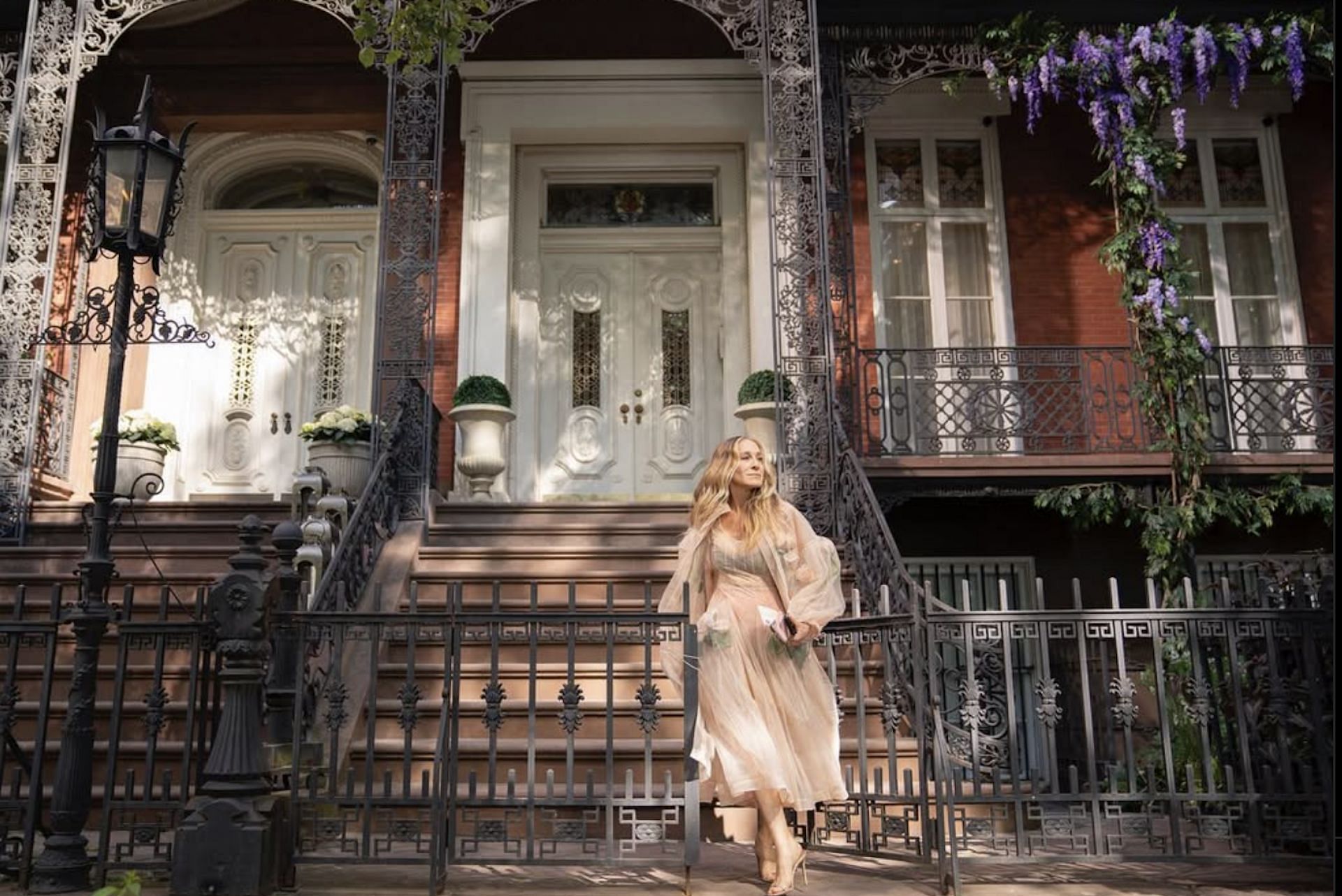 Carrie outside her new apartment. Image via Instagram/@justlikethatmax